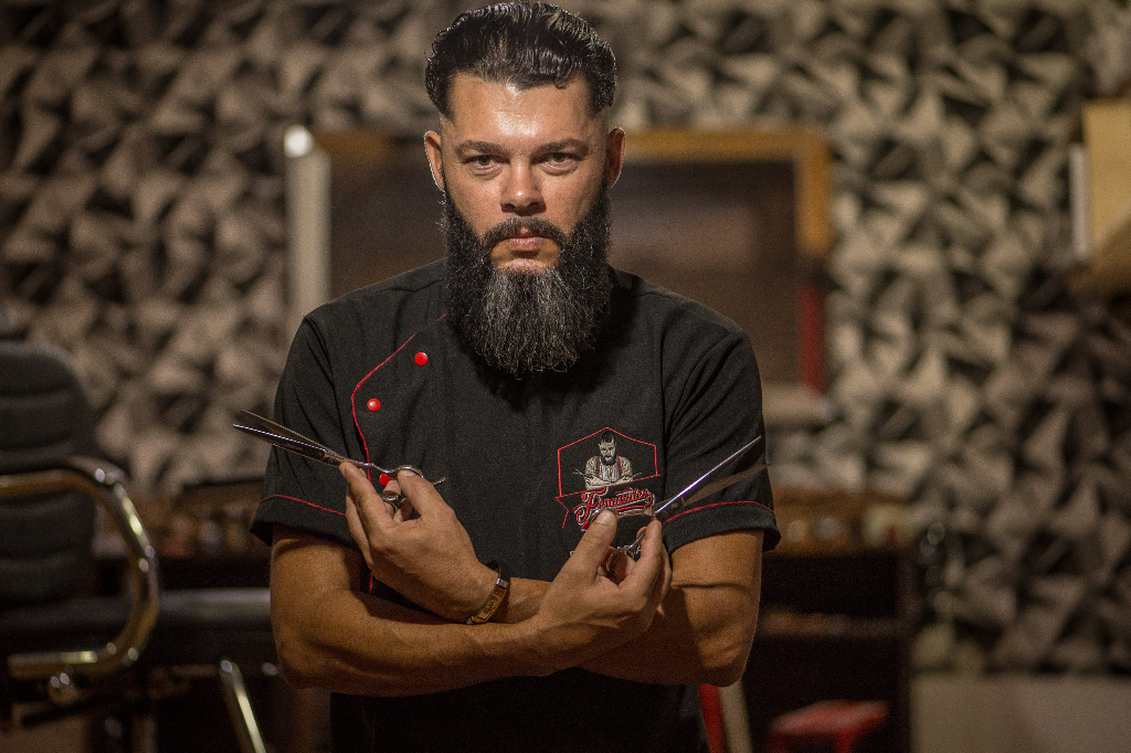 BARBEARIA FERNANDES CABELEIREIRO MASCULINO SINUCA GOIÂNIA GO.